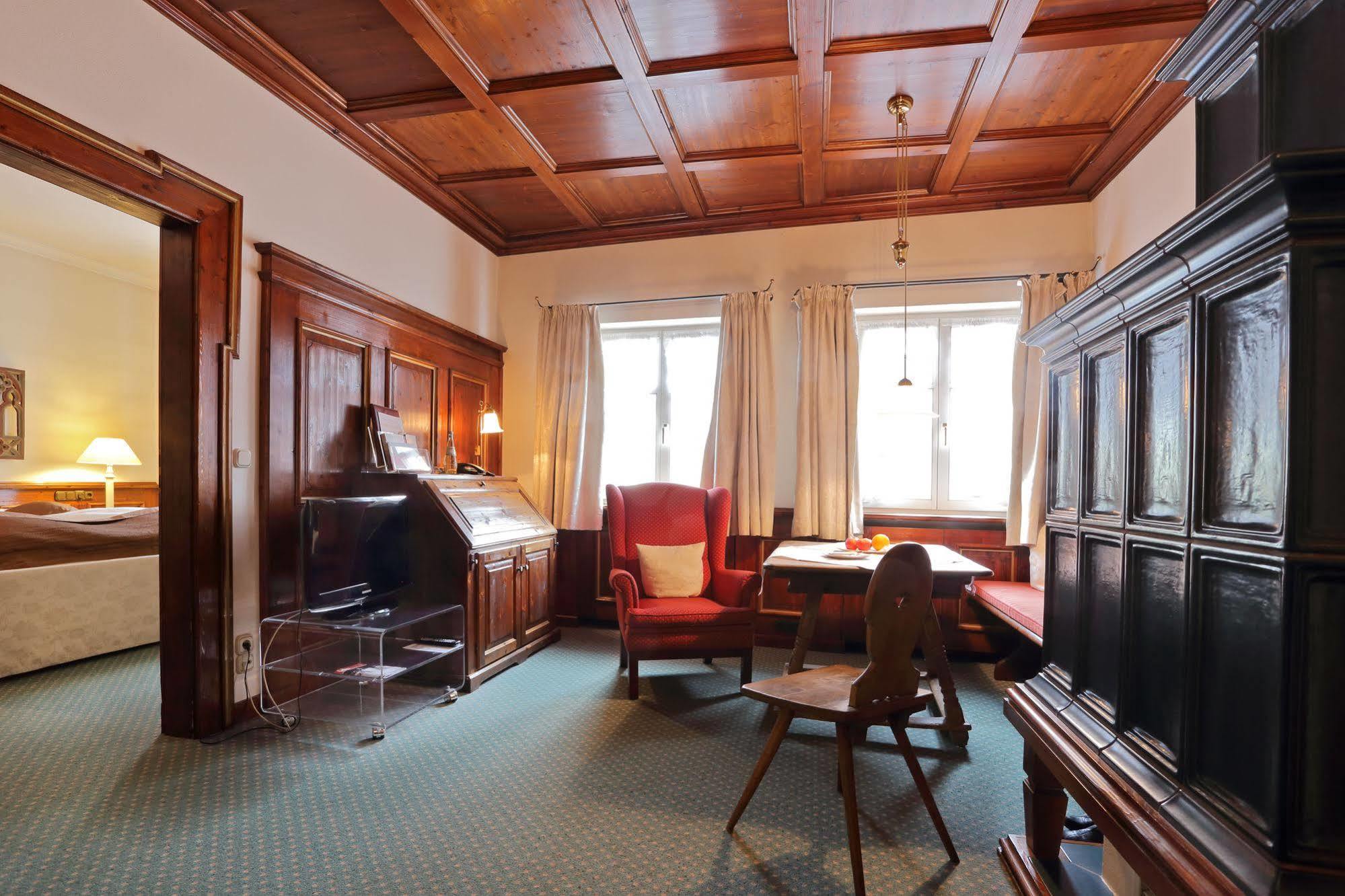 Romantik Hotel Zur Schwane Фольках Экстерьер фото