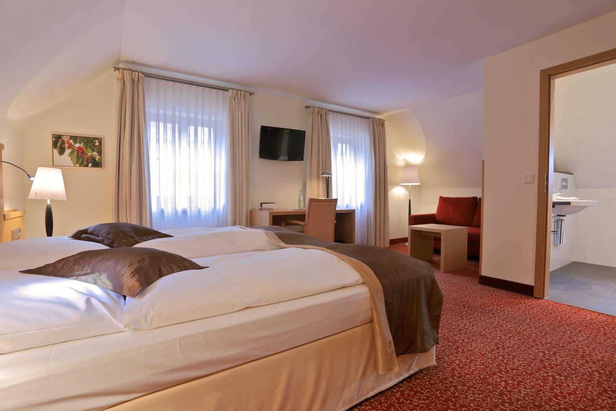 Romantik Hotel Zur Schwane Фольках Экстерьер фото